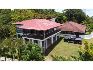 se vende casa de montaña en Sabanitas