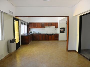 VENTA CASA 4 AMBIENTES COCHERA DON BOSCO QUILMES
