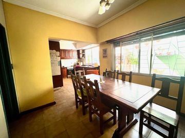 VENTA PH 3 AMB AL FRENTE CON COCHERA SIN EXPENSAS