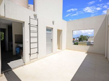 VENTA DEPTO 2 AMBIENTES BERNAL QUILMES COCHERA BAU