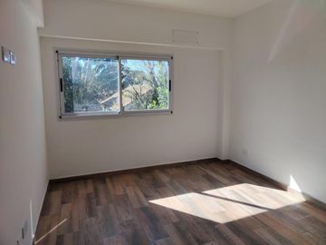 VENTA DE DEPARTAMENTO 2 AMBIENTES EN PLENO CENTRO DE MONTE GRANDE - CON COCHERA