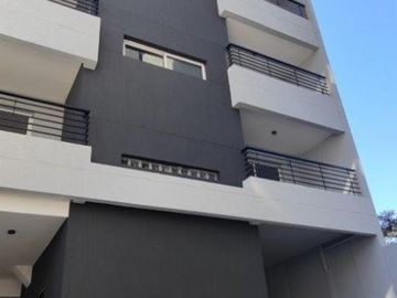 VENTA DE DEPARTAMENTO 2 AMBIENTES EN PLENO CENTRO DE MONTE GRANDE - CON COCHERA