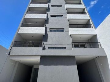 VENTA DE DEPARTAMENTO 2 AMBIENTES EN PLENO CENTRO DE MONTE GRANDE - CON COCHERA
