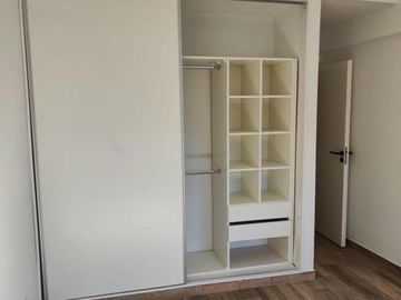 VENTA DE DEPARTAMENTO 2 AMBIENTES EN PLENO CENTRO DE MONTE GRANDE - CON COCHERA