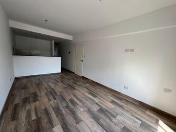 VENTA DE DEPARTAMENTO 2 AMBIENTES EN PLENO CENTRO DE MONTE GRANDE - CON COCHERA