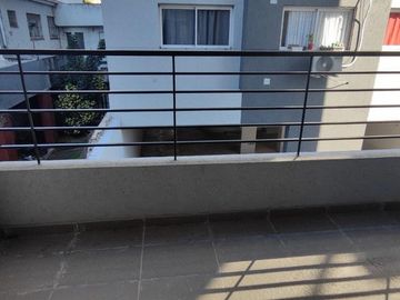 VENTA DE DEPARTAMENTO 2 AMBIENTES EN PLENO CENTRO DE MONTE GRANDE - CON COCHERA