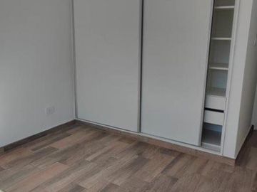 VENTA DE DEPARTAMENTO 2 AMBIENTES EN PLENO CENTRO DE MONTE GRANDE - CON COCHERA