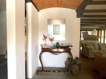 Preciosa casa en venta en Fracc. Arboledas Saint Germain