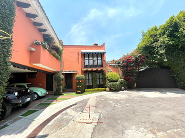 Preciosa casa en venta en Fracc. Arboledas Saint Germain