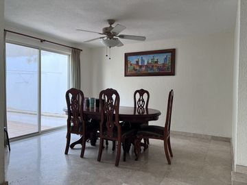 Casa en Venta en Mérida, Privada Villa Palma Real, Chuburna