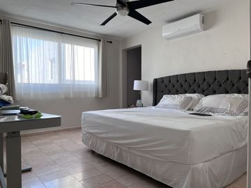 Casa en Venta en Mérida, Privada Villa Palma Real, Chuburna