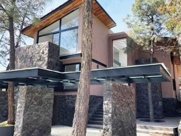 CASA RESIDENCIAL EN VENTA EN CLUB Y DENTRO DEL CAMPO DE GOLF ALTOZANO MORELIA