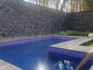CASA RESIDENCIAL EN VENTA EN CLUB Y DENTRO DEL CAMPO DE GOLF ALTOZANO MORELIA