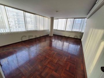 VENTA DE DEPARTAMENTO CERCA AL MALECÓN CISNEROS - MIRAFLORES
