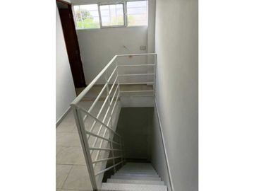 Luxa inmobiliaria vende casa dos pisos barrio tomas Cipriano de mosqra