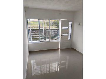 Luxa inmobiliaria vende casa dos pisos barrio tomas Cipriano de mosqra