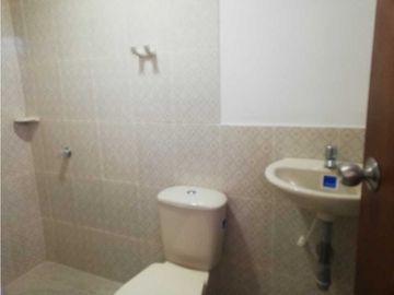 Luxa inmobiliaria vende casa dos pisos barrio tomas Cipriano de mosqra