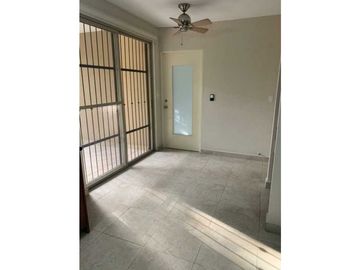 Venta de hermosa casa en Embassy Gardens ubicadaen Clayton