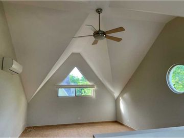 Venta de hermosa casa en Embassy Gardens ubicadaen Clayton