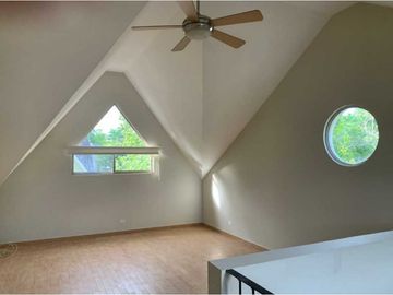 Venta de hermosa casa en Embassy Gardens ubicadaen Clayton