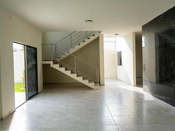 CASA EN RESIDENCIAL BURGOS