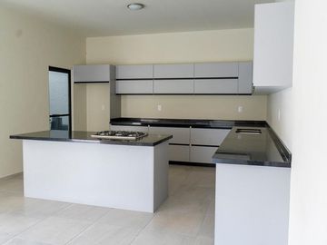 CASA EN RESIDENCIAL BURGOS