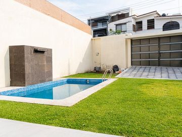 CASA EN RESIDENCIAL BURGOS