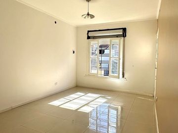 VENTA BERNAL OESTE CASA 3 AMBIENTES