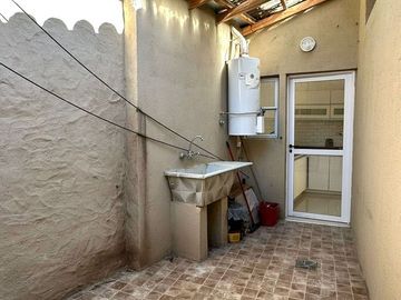 VENTA BERNAL OESTE CASA 3 AMBIENTES
