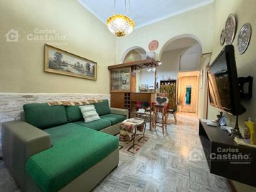 PH Tipo Casa Ideal 2 Familias o Renta en PB y PA a 3/C de Av. Maipu.