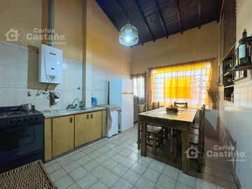 PH Tipo Casa Ideal 2 Familias o Renta en PB y PA a 3/C de Av. Maipu.
