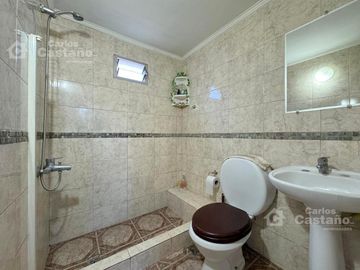 PH Tipo Casa Ideal 2 Familias o Renta en PB y PA a 3/C de Av. Maipu.