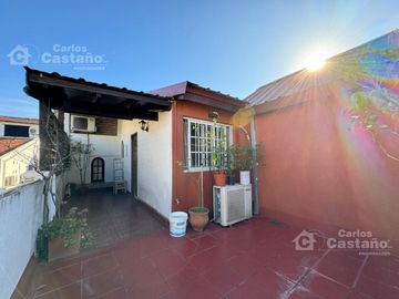 PH Tipo Casa Ideal 2 Familias o Renta en PB y PA a 3/C de Av. Maipu.
