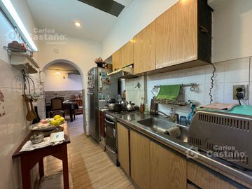 PH Tipo Casa Ideal 2 Familias o Renta en PB y PA a 3/C de Av. Maipu.