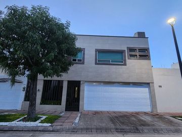 Casa en venta en frac. Valle Real, zona norte de Aguascaliente