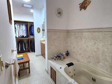 Casa en venta en frac. Valle Real, zona norte de Aguascaliente