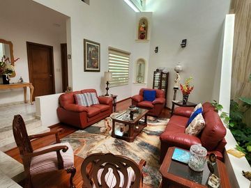 Casa en venta en frac. Valle Real, zona norte de Aguascaliente