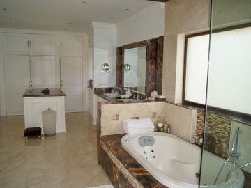 Casa en venta en Club de Golf los Encinos