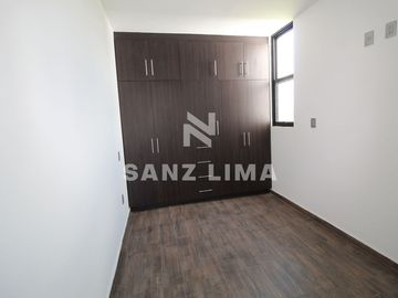 Pedregal del Junco: Bella casa en clúster con finos acabados y diseño exclusivo.