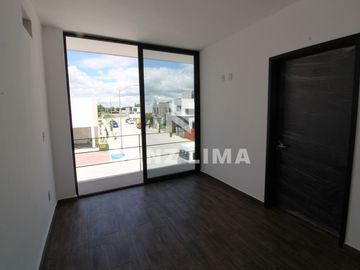 Pedregal del Junco: Bella casa en clúster con finos acabados y diseño exclusivo.