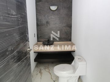 Pedregal del Junco: Bella casa en clúster con finos acabados y diseño exclusivo.