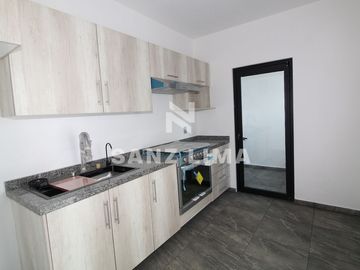 Pedregal del Junco: Bella casa en clúster con finos acabados y diseño exclusivo.