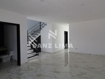 Pedregal del Junco: Bella casa en clúster con finos acabados y diseño exclusivo.