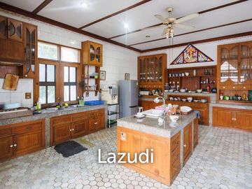 Spacious 4 bedroom House with Garden for sale