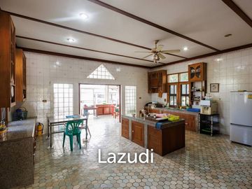 Spacious 4 bedroom House with Garden for sale