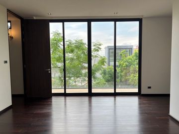 4 Bedroom Condo for sale at The Primary V