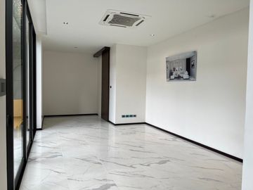 4 Bedroom Condo for sale at The Primary V