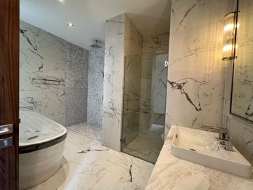 4 Bedroom Condo for sale at The Primary V