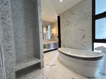 4 Bedroom Condo for sale at The Primary V