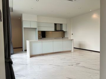 4 Bedroom Condo for sale at The Primary V
